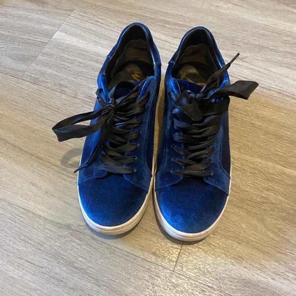 Same Edelman blue suede sneakers - Picture 1 of 3